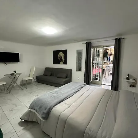 Gradoniroom26
